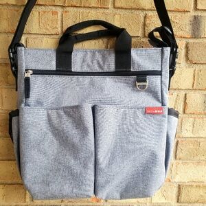 NWOT Skip Hop Messenger Diaper Bag, Duo Signature, Heather Grey